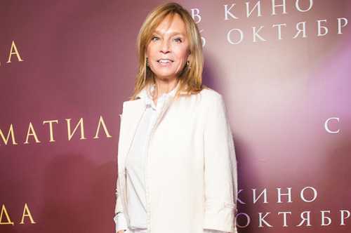 the alena shoptenko touched network of a photo with the husband and the grown-up son